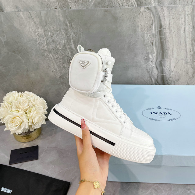 Prada sz 35-40 mnt2107