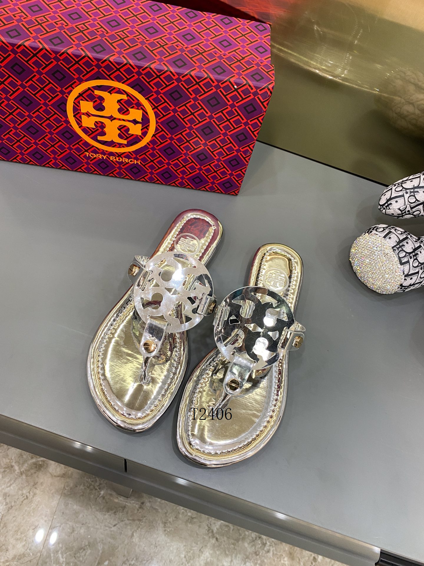Tory Burch 女拖鞋 0611
