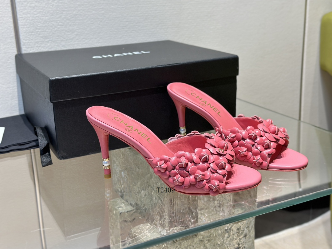 Chanel High Heel Woman 0622