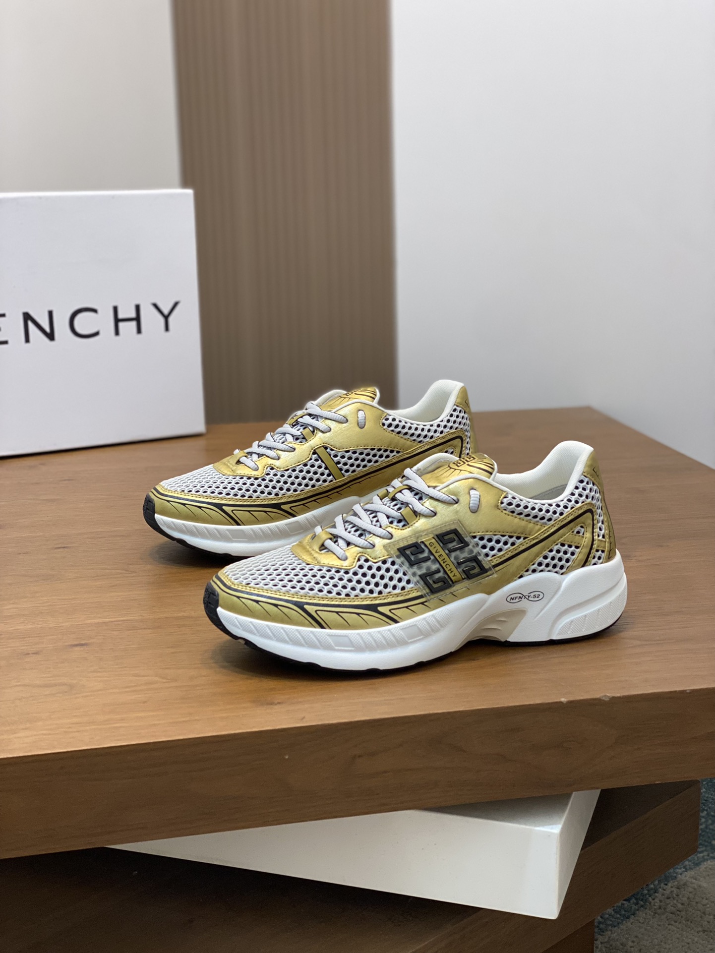 Givenchy sz38-45 h0901