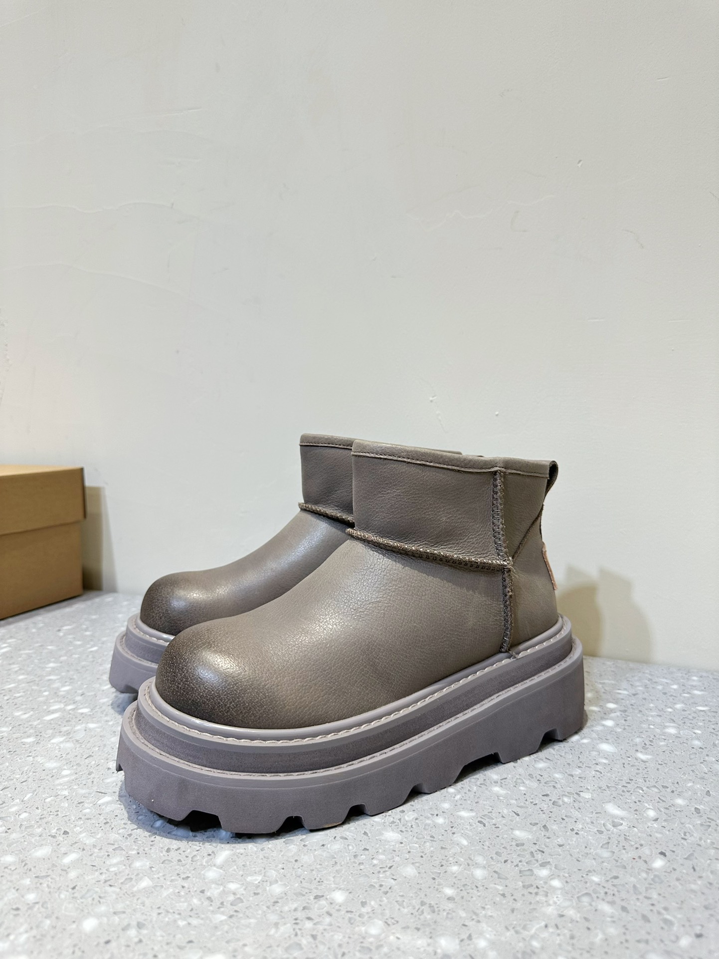 UGG sz35-40 h1002