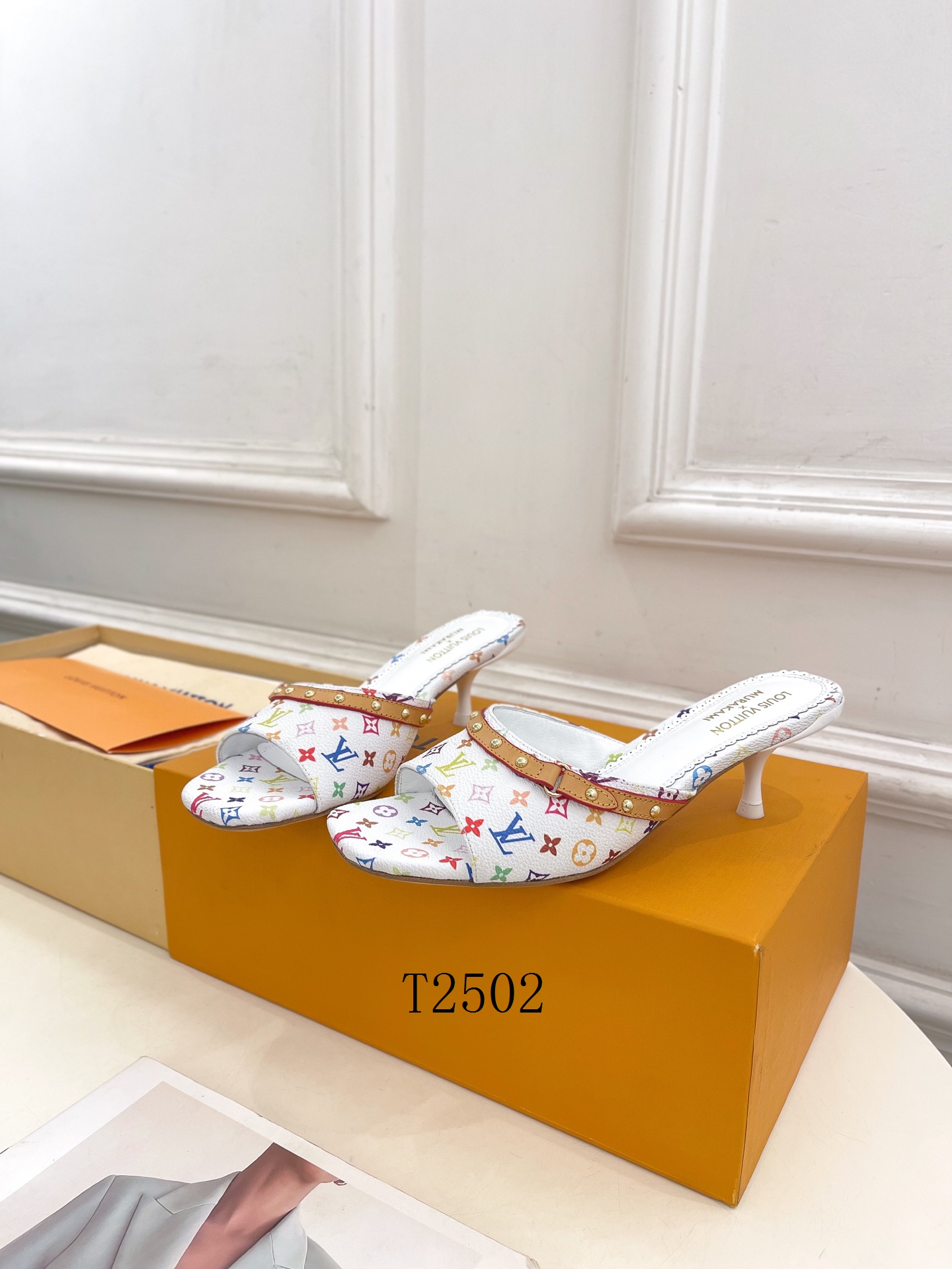 LV mid heels 042