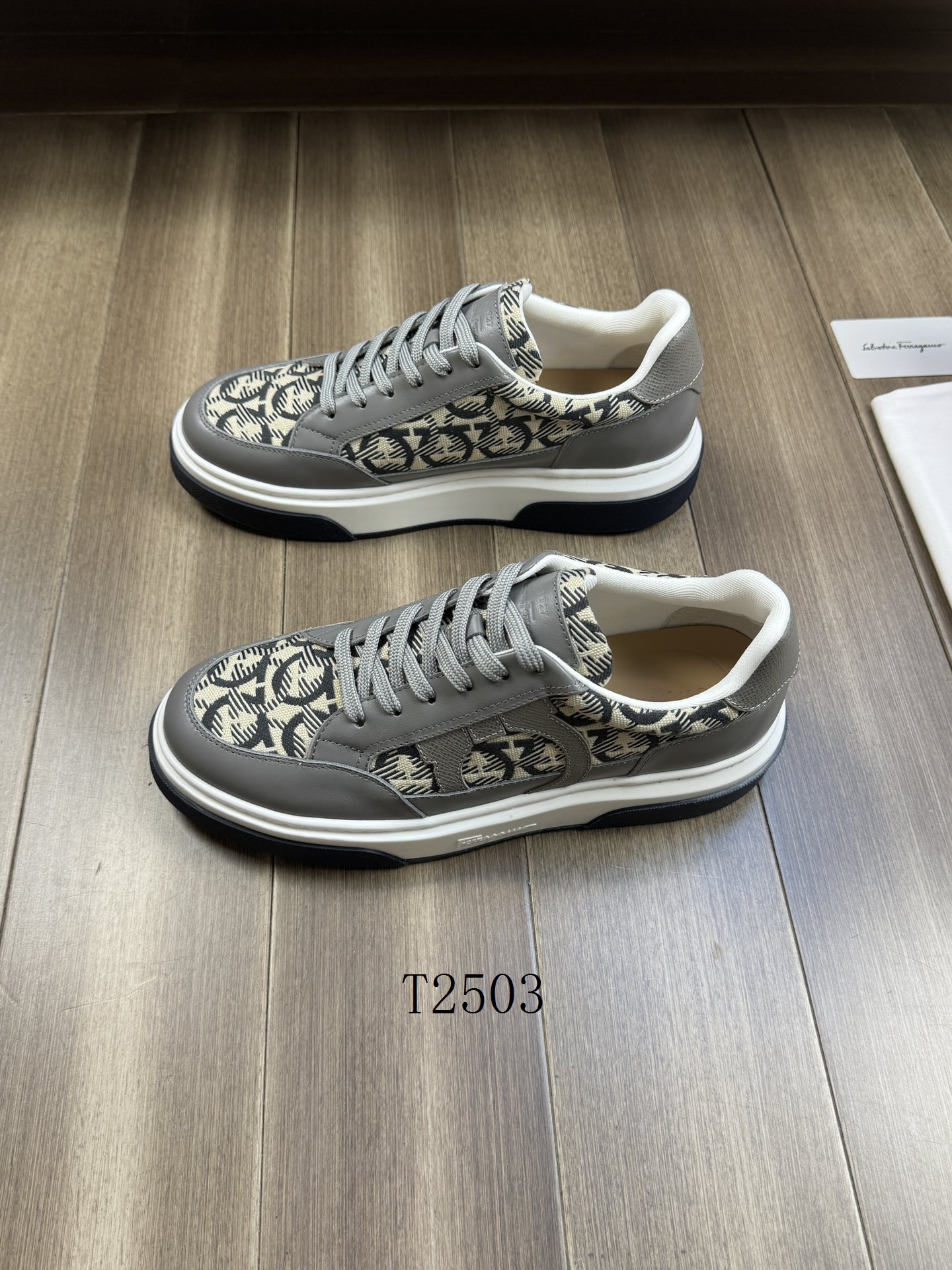 Ferragamo sz38-45 h0303