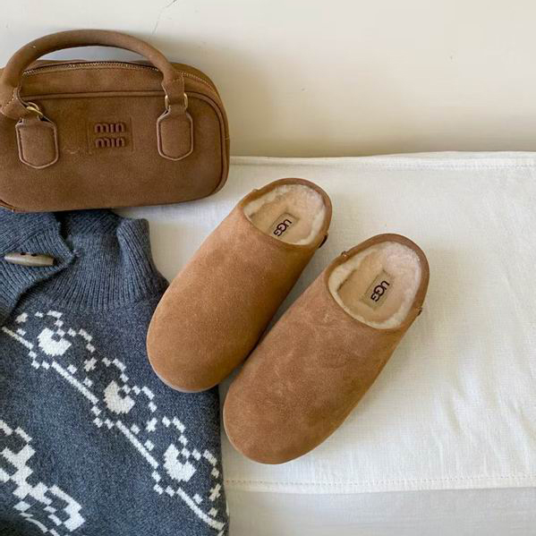 UGG sz35-40 HX0903