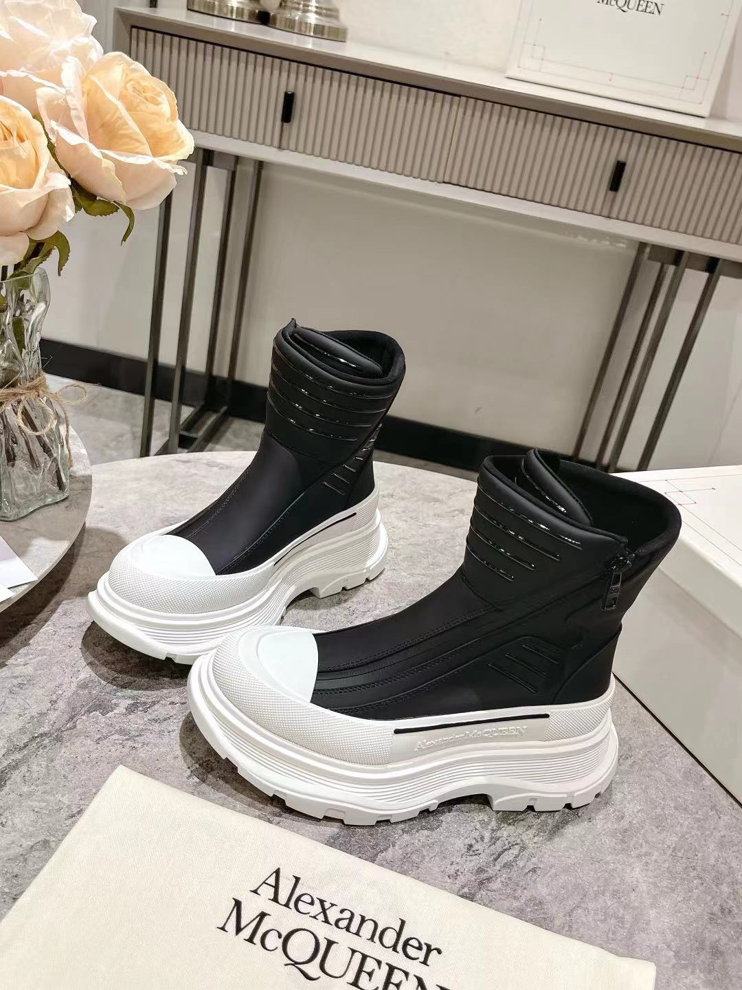 2026 Alexander McQueen Boots 0818