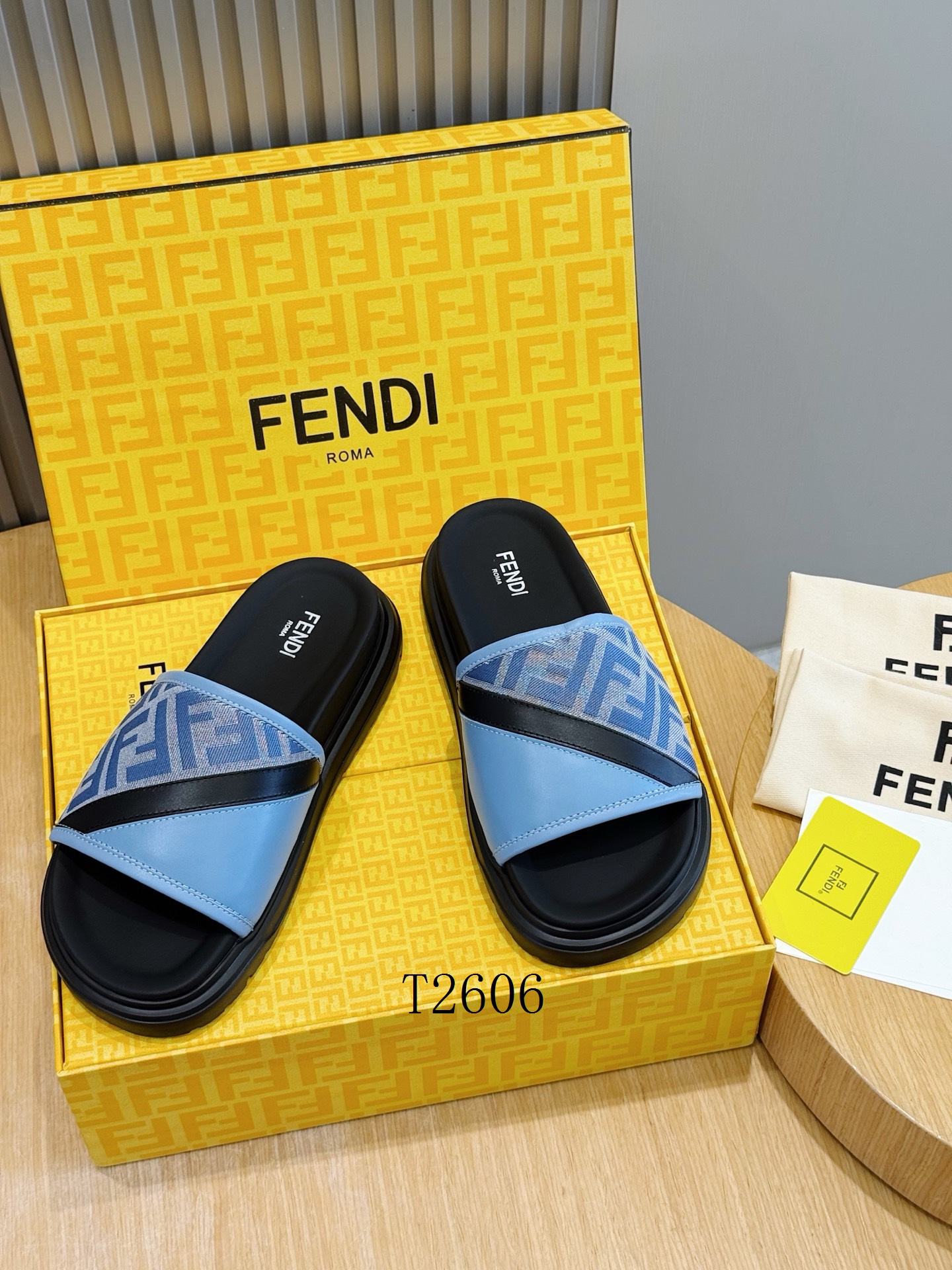 Fendi 男拖鞋 0629