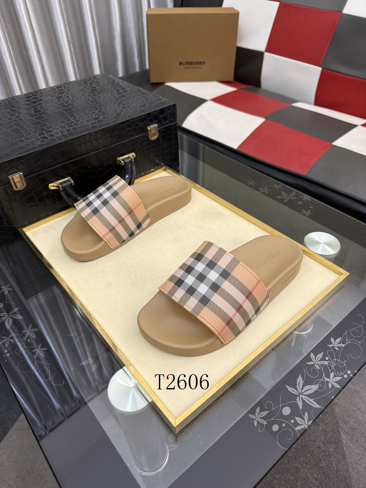 Burberry 男拖鞋 0630